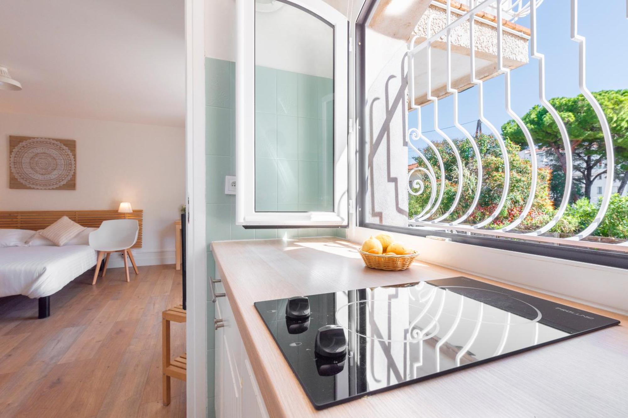 Hotel & Studios Astor Αντίμπ Εξωτερικό φωτογραφία