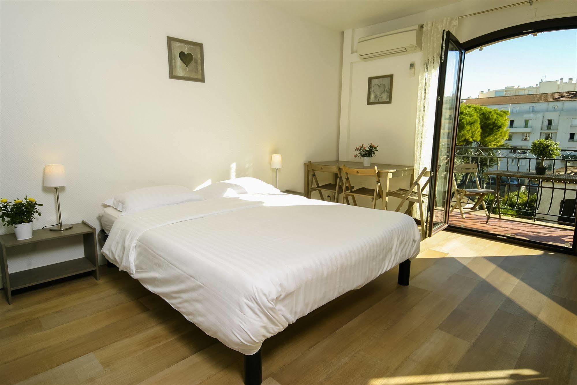 Hotel & Studios Astor Αντίμπ Εξωτερικό φωτογραφία